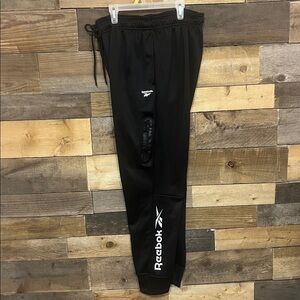 Reebok Mens Black Joggers/Sweatpants Size Large, with zipper pockets